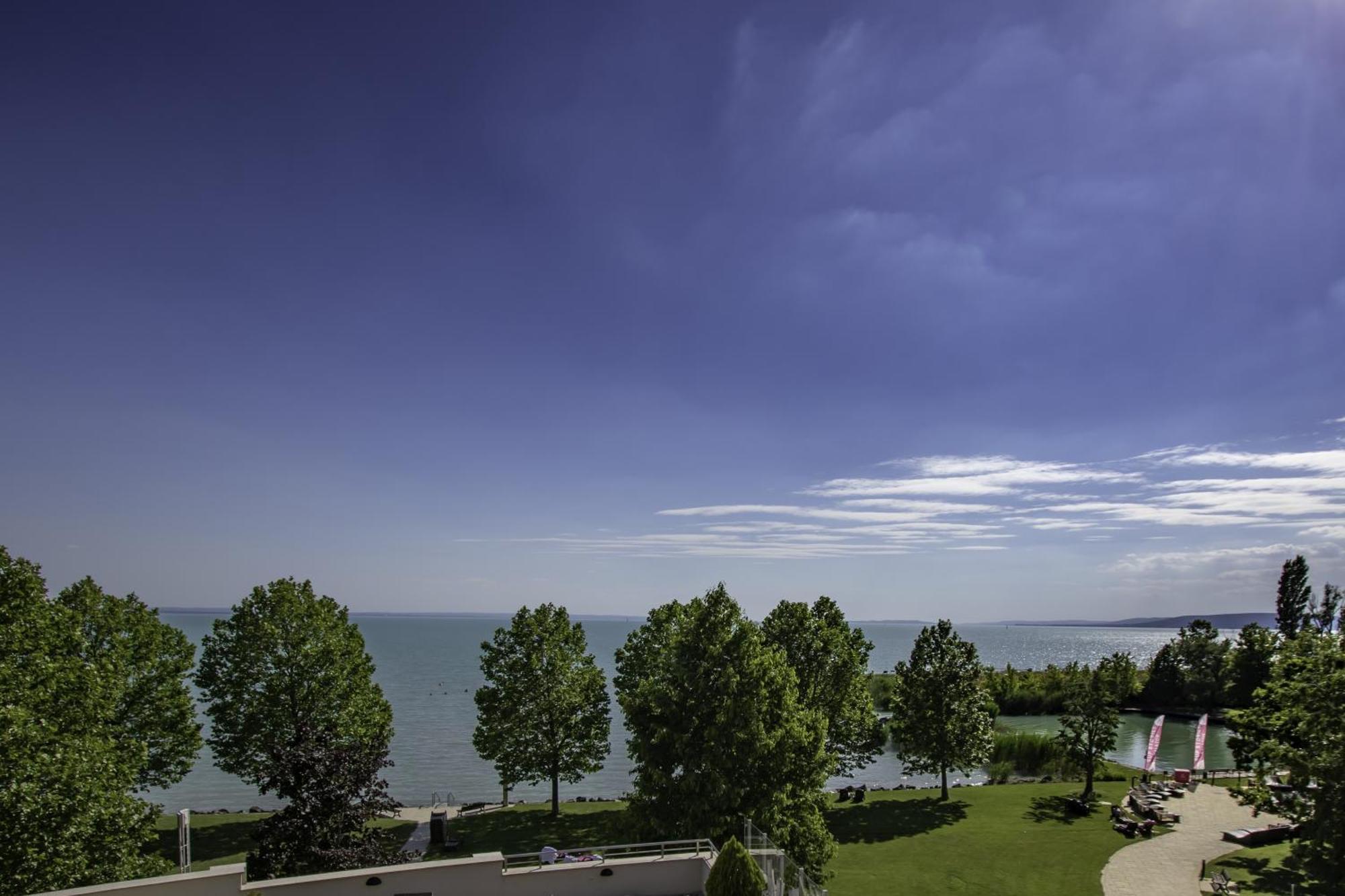 Kenese Bay Garden Resort&Conference Balatonkenese Exterior foto